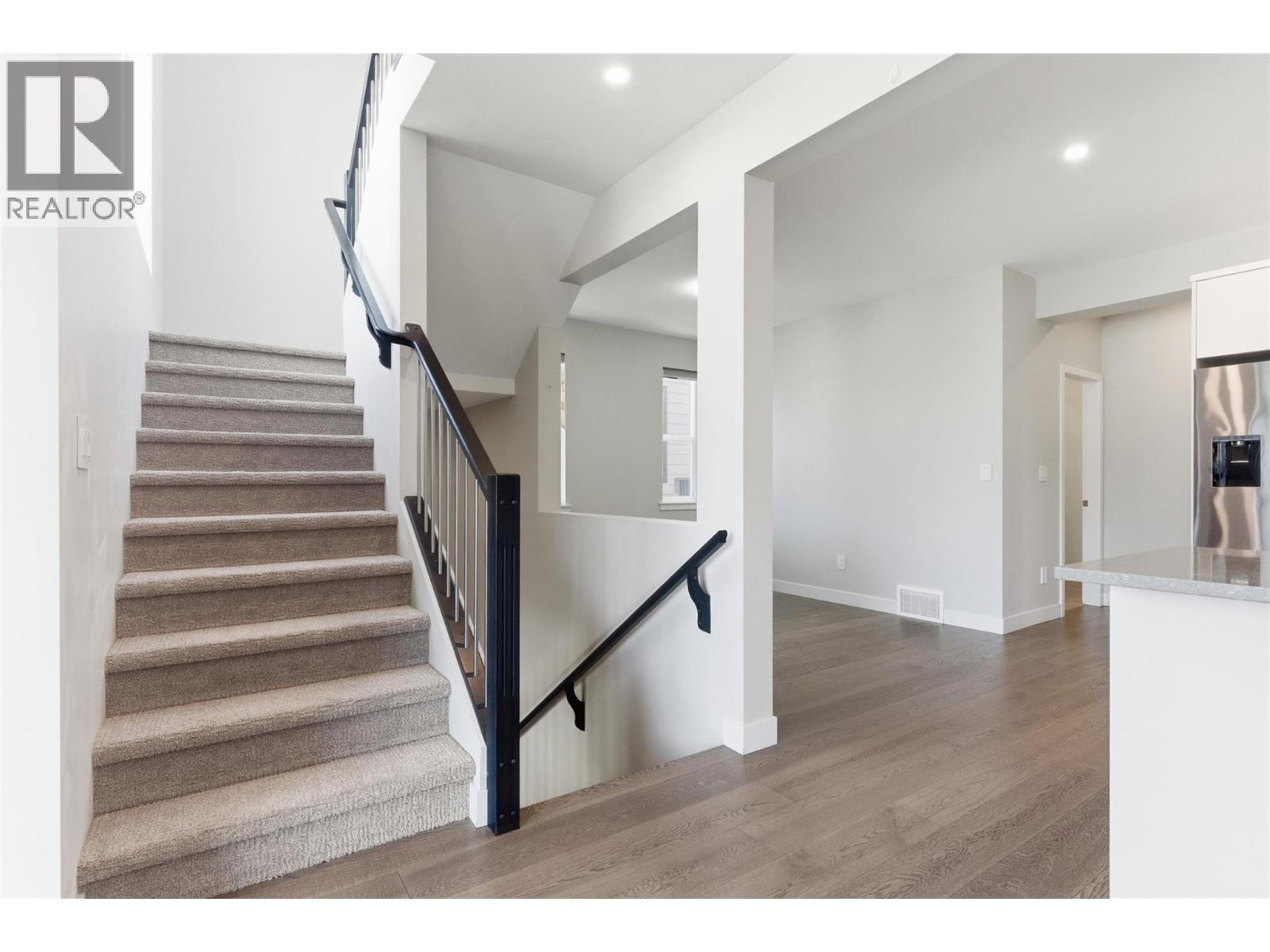 #105 2045 STAGECOACH Drive - 9
