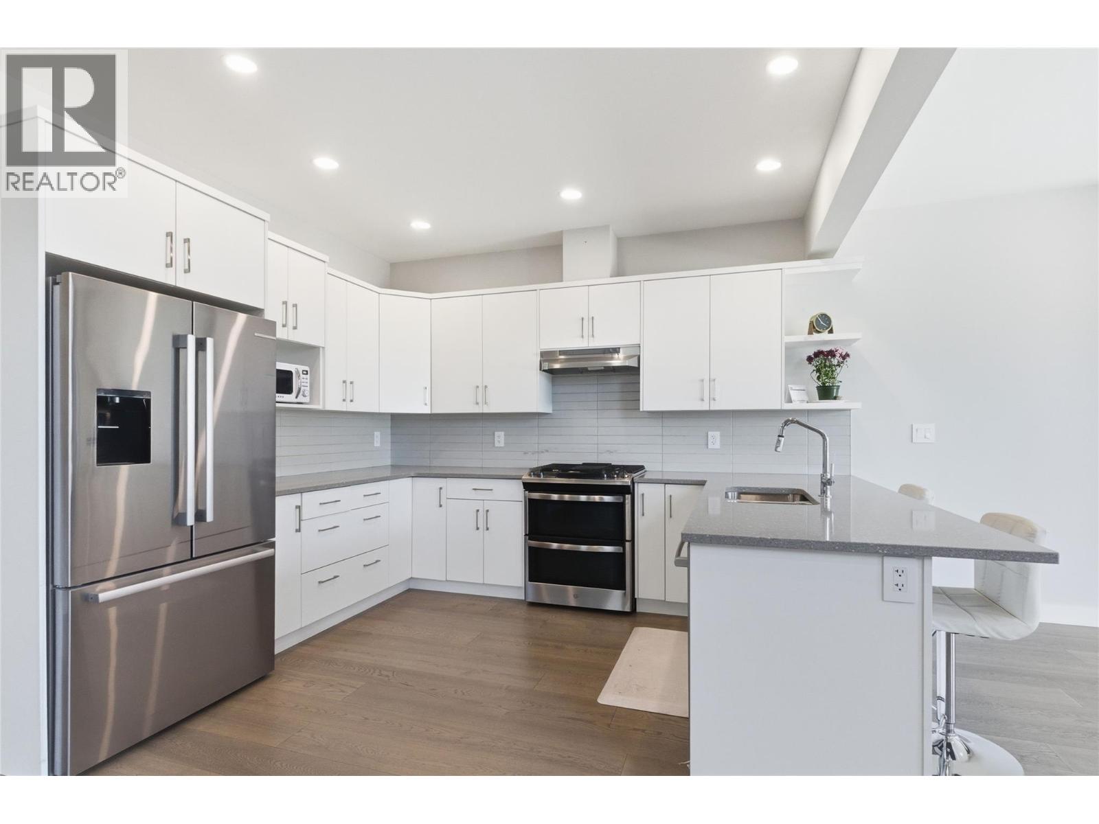 #105 2045 STAGECOACH Drive - 3