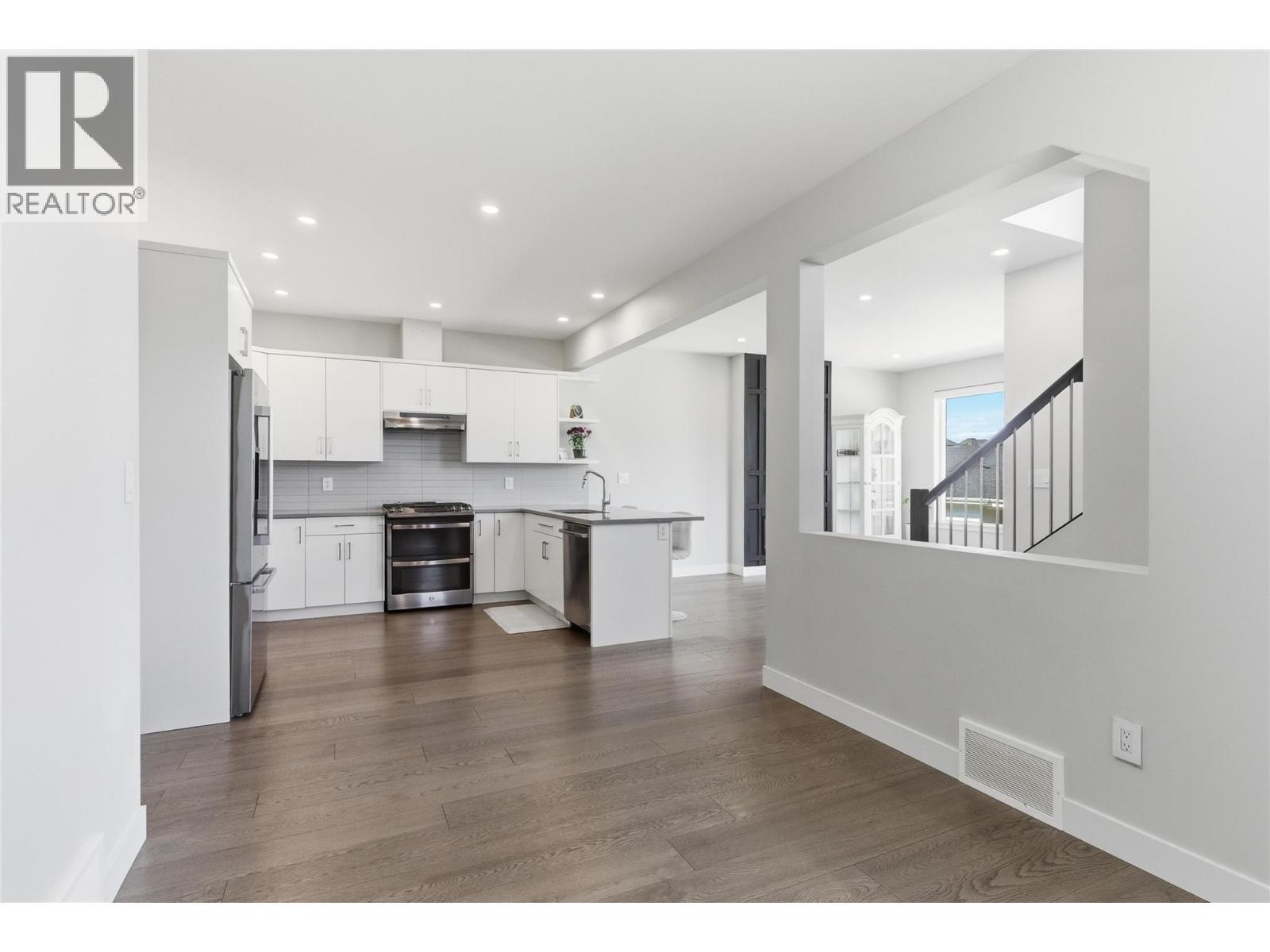 #105 2045 STAGECOACH Drive - 14