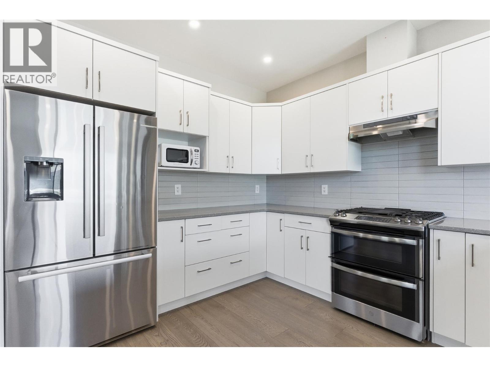 #105 2045 STAGECOACH Drive - 16