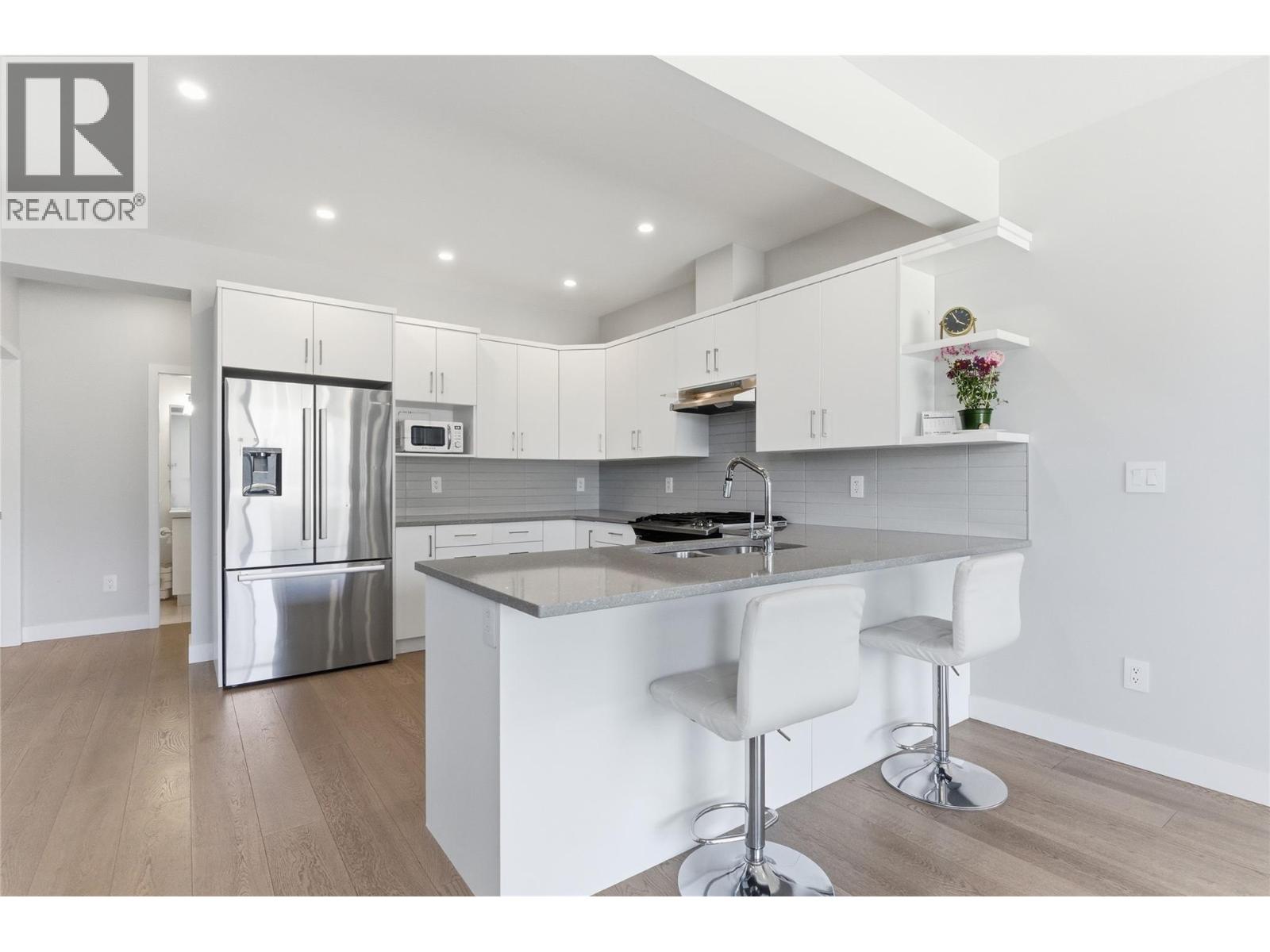 #105 2045 STAGECOACH Drive - 4
