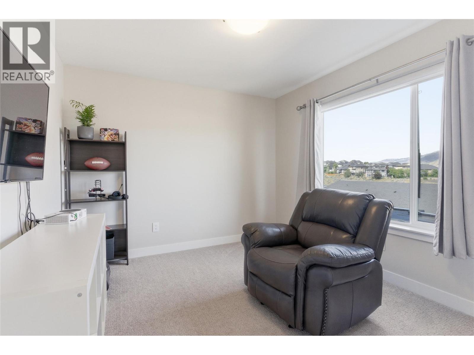 #105 2045 STAGECOACH Drive - 23