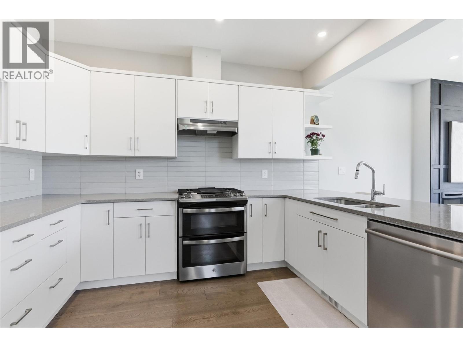 #105 2045 STAGECOACH Drive - 17