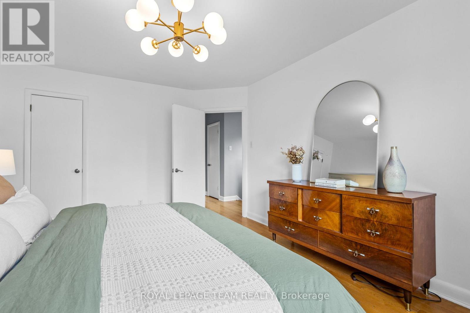 3 Bed, 2 Bath House for Sale in Ottawa – 1215 EMPEROR AVENUE, Ottawa – MLS# X13469204 - Image 18
