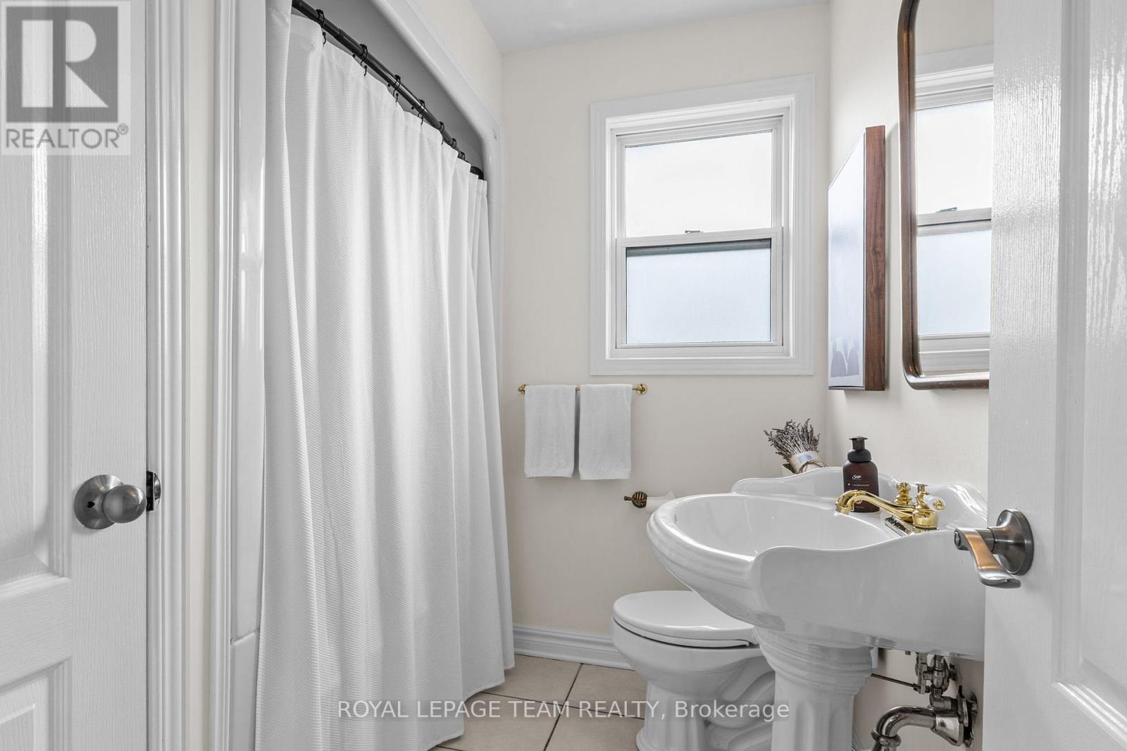 3 Bed, 2 Bath House for Sale in Ottawa – 1215 EMPEROR AVENUE, Ottawa – MLS# X13469204 - Image 22