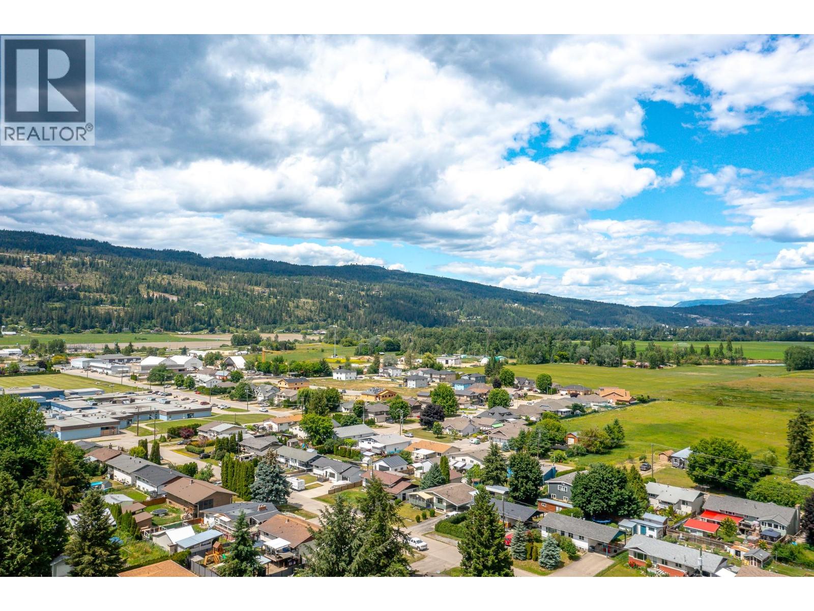 211 Larsen Avenue - 33