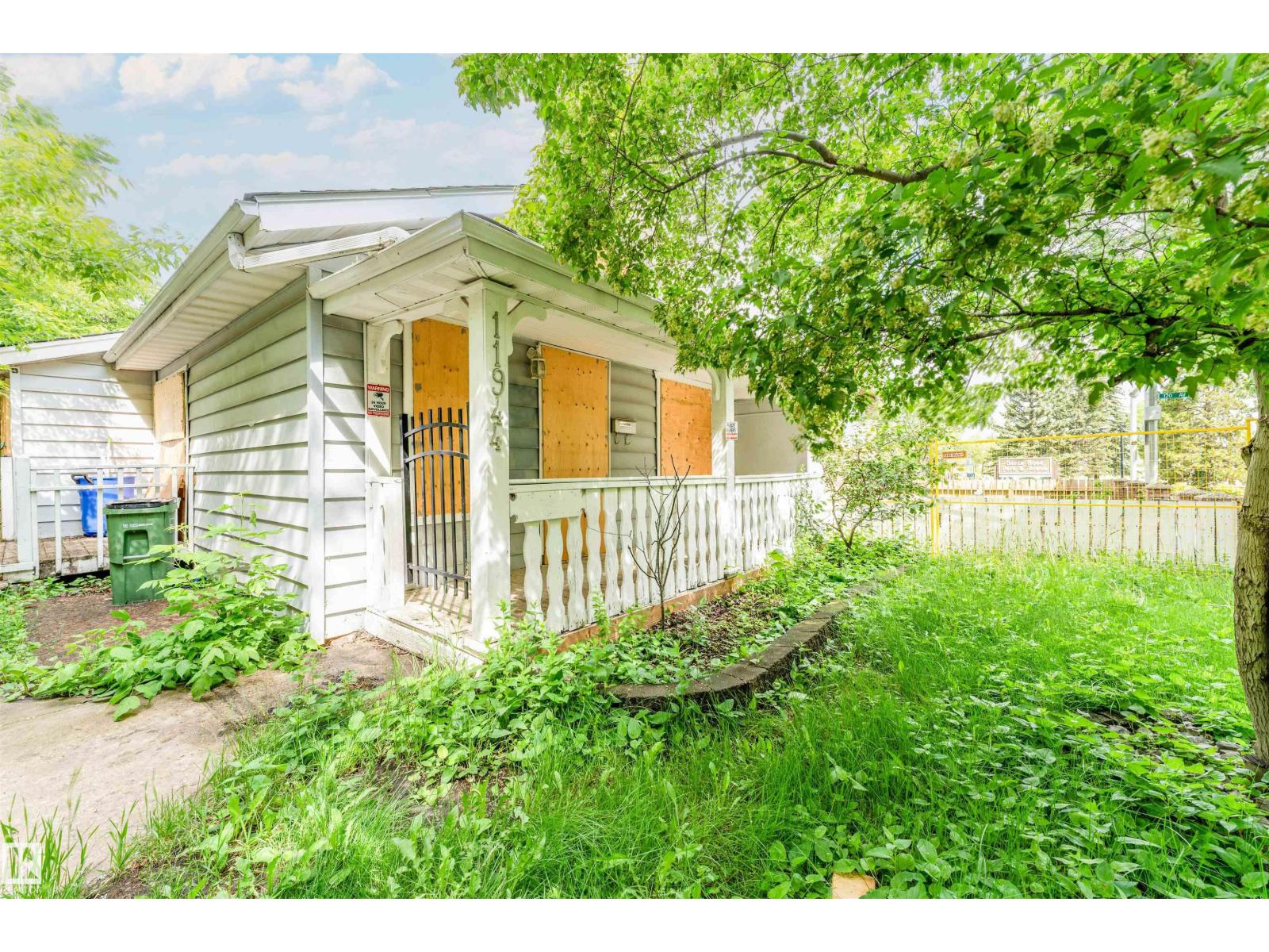 11944 68 ST NW - 1