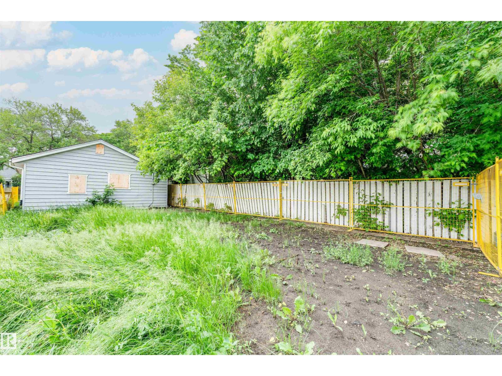 11944 68 ST NW - 11
