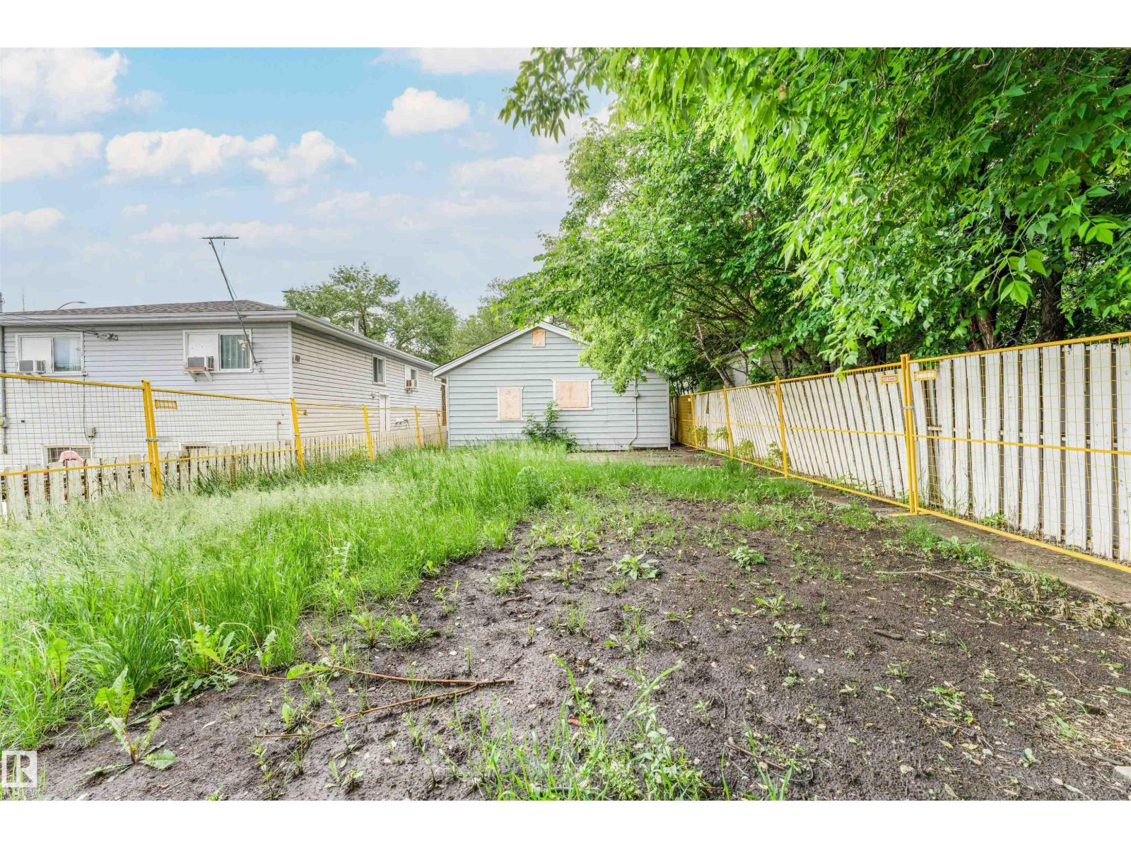 11944 68 ST NW - 12