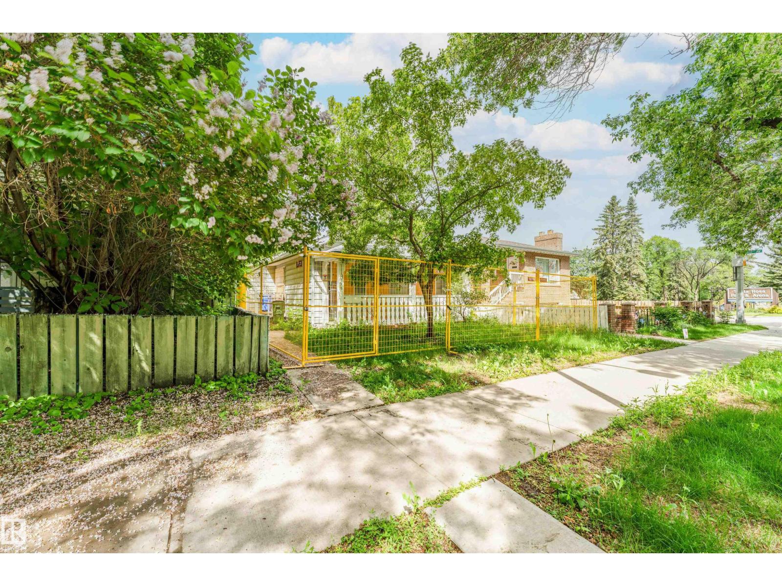 11944 68 ST NW - 13