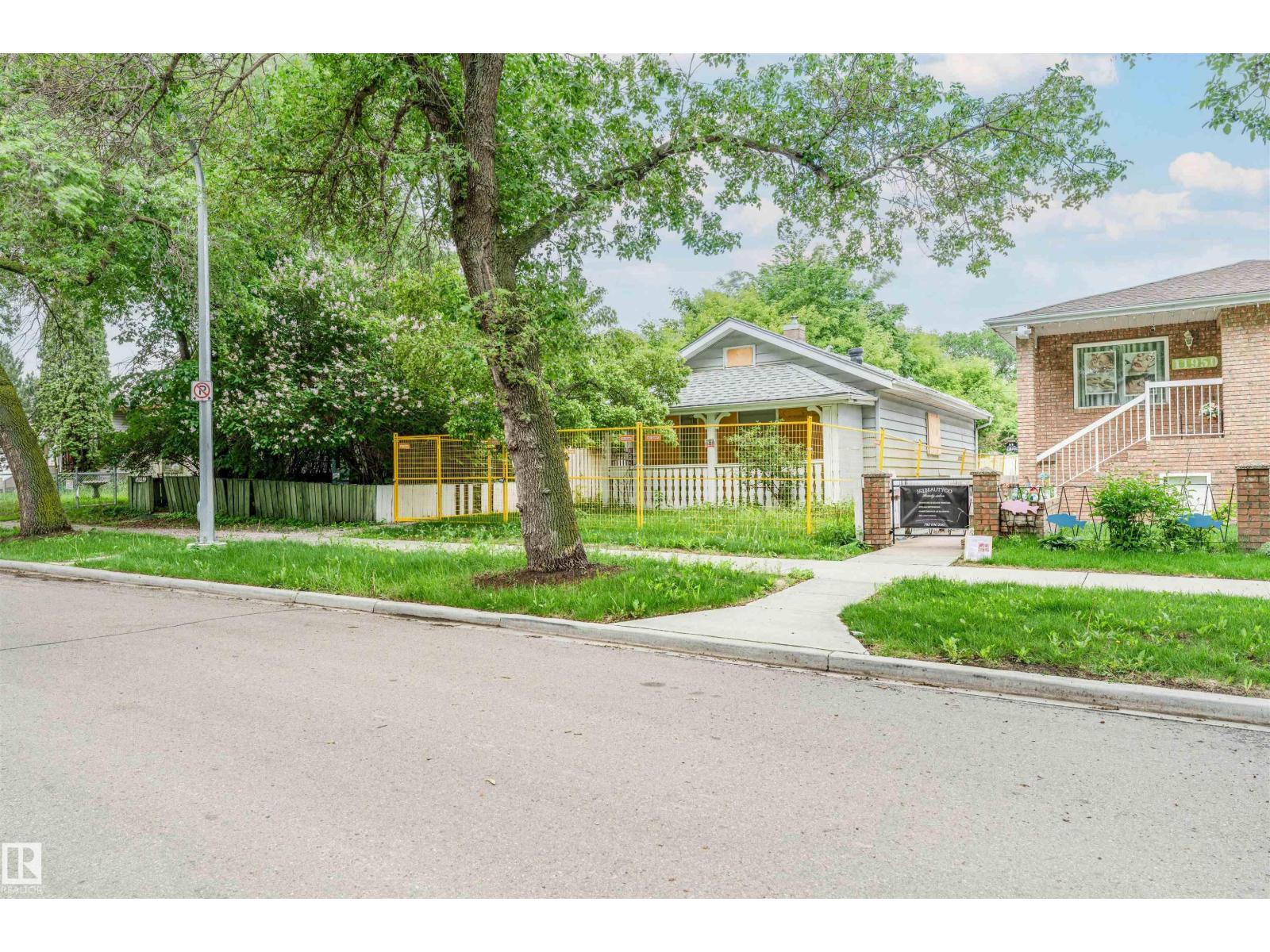 11944 68 ST NW - 14