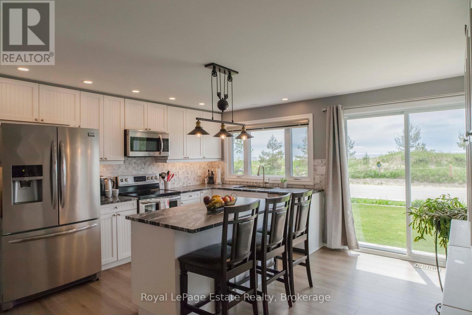 319 LAKESHORE BOULEVARD N - 11