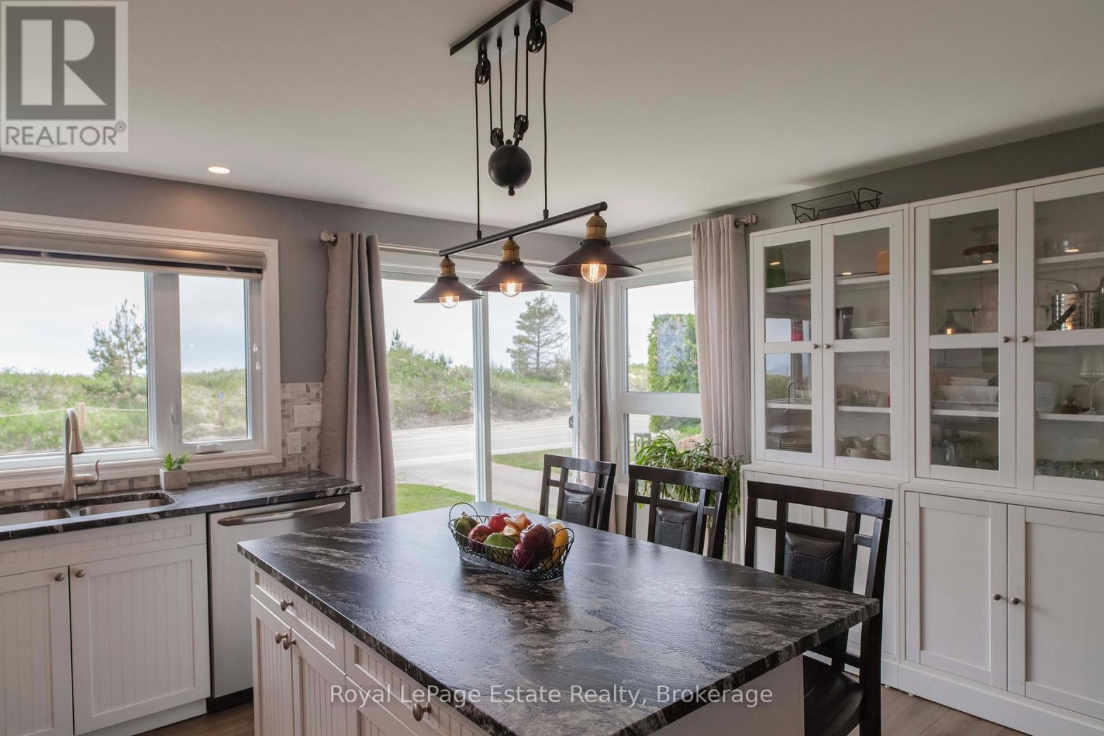 319 LAKESHORE BOULEVARD N - 12
