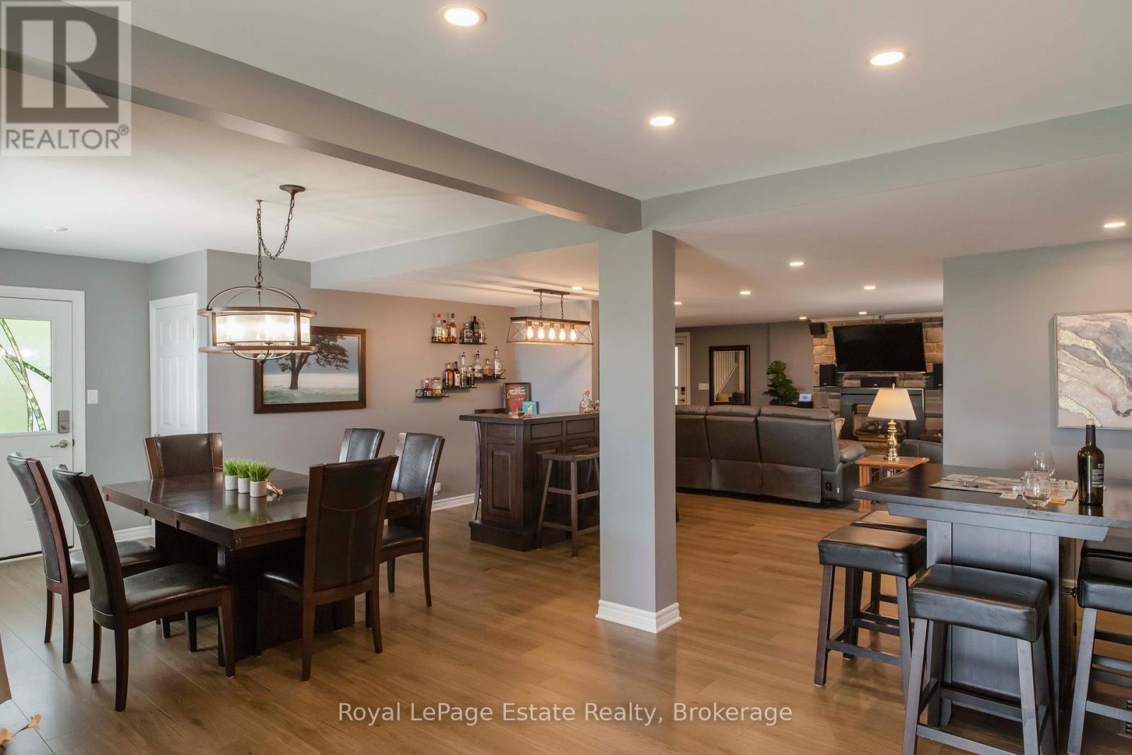319 LAKESHORE BOULEVARD N - 14