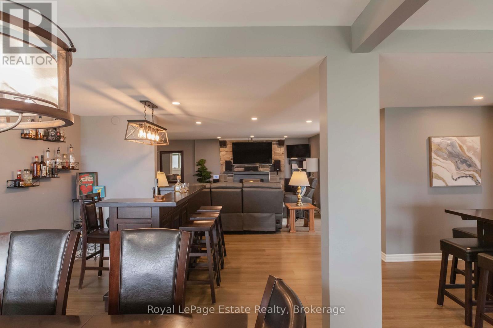 319 LAKESHORE BOULEVARD N - 15