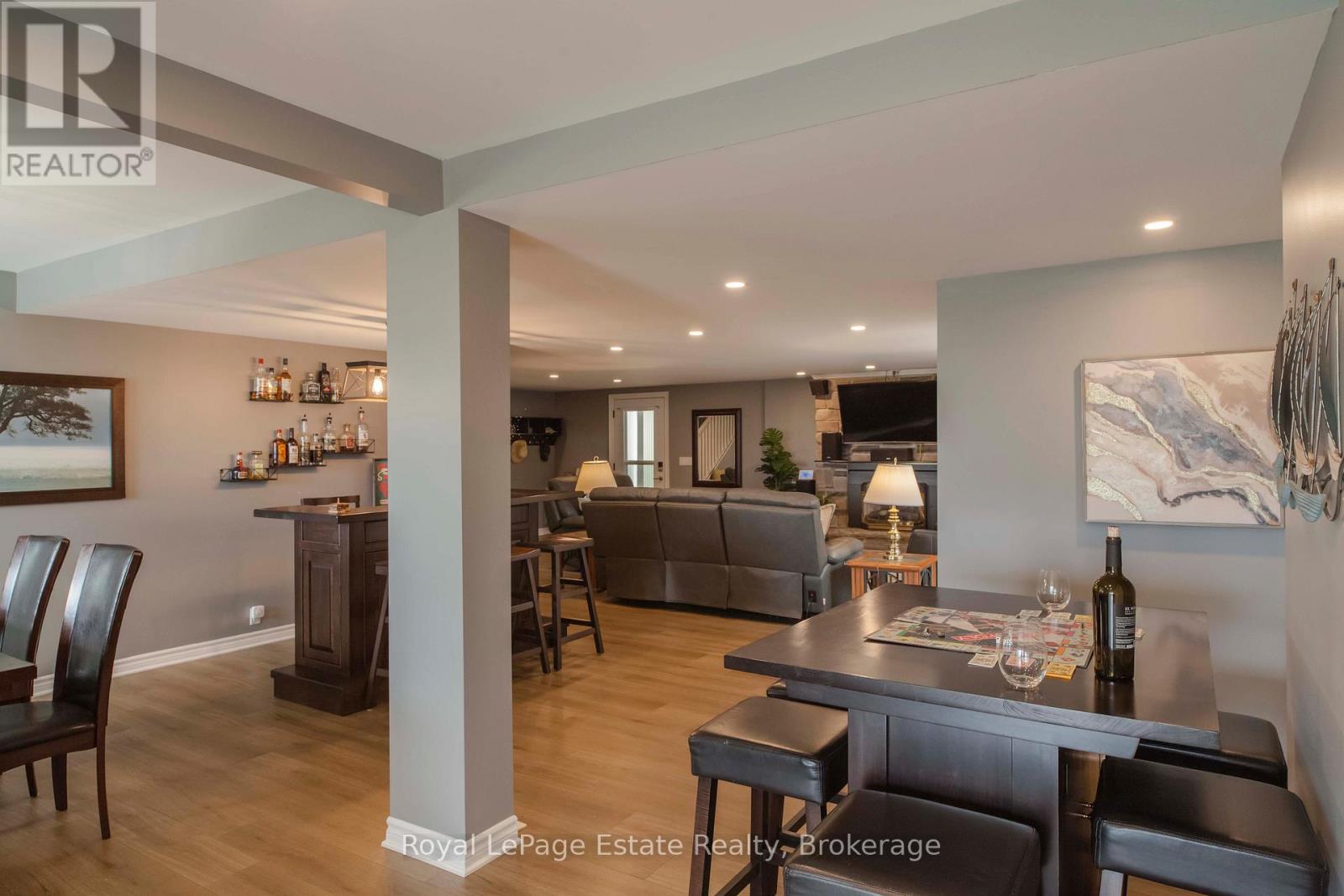 319 LAKESHORE BOULEVARD N - 16