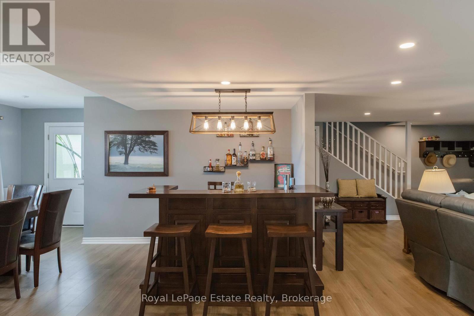 319 LAKESHORE BOULEVARD N - 17