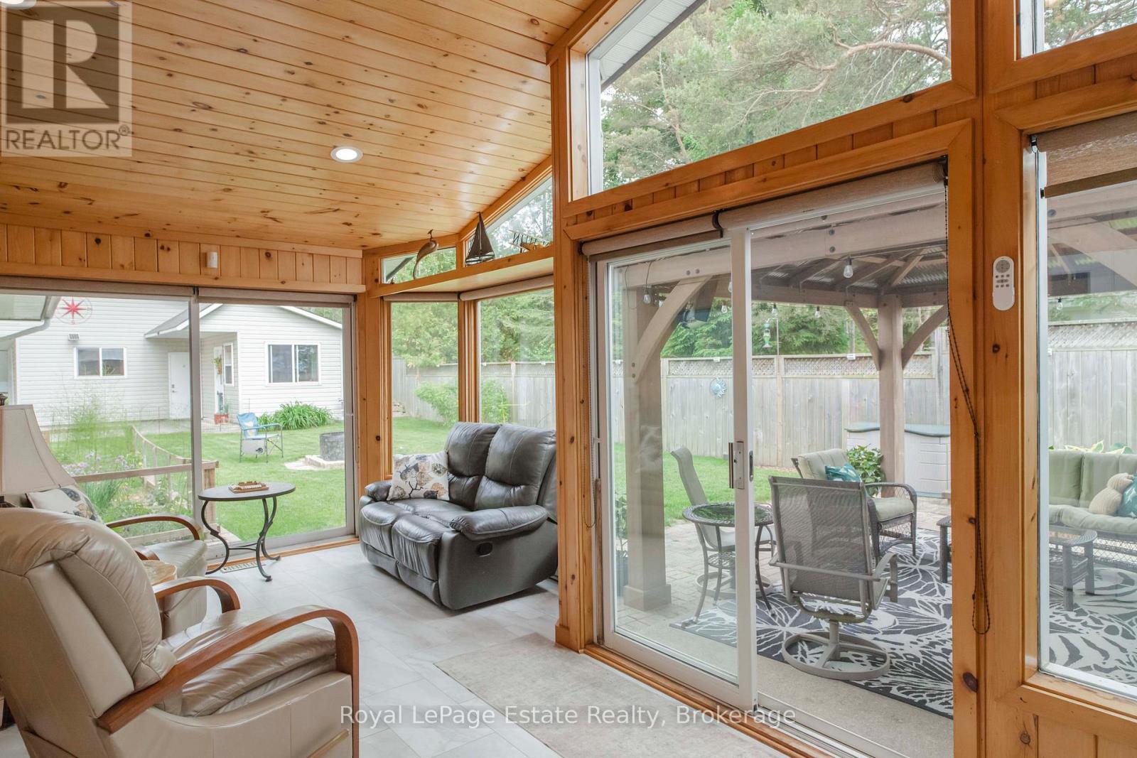319 LAKESHORE BOULEVARD N - 21
