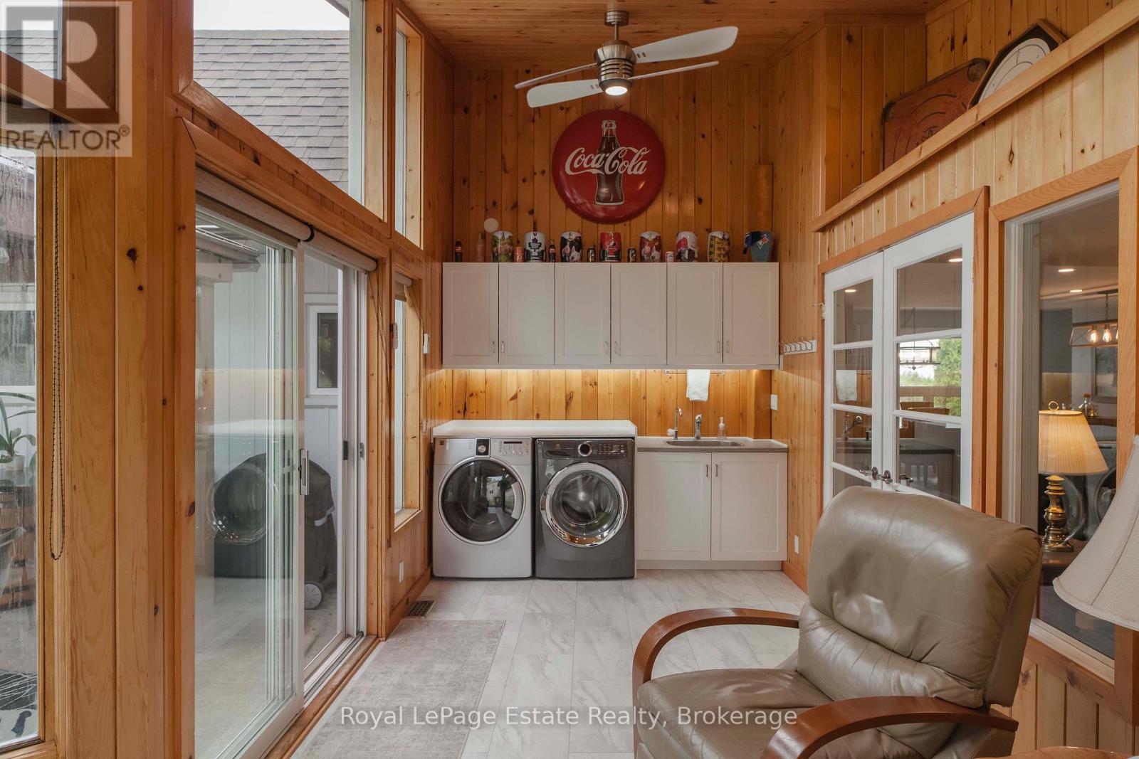 319 LAKESHORE BOULEVARD N - 22