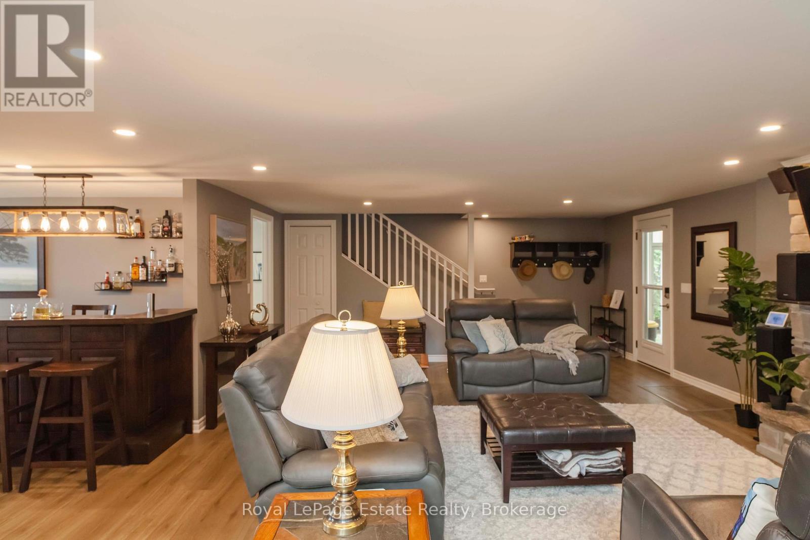 319 LAKESHORE BOULEVARD N - 26