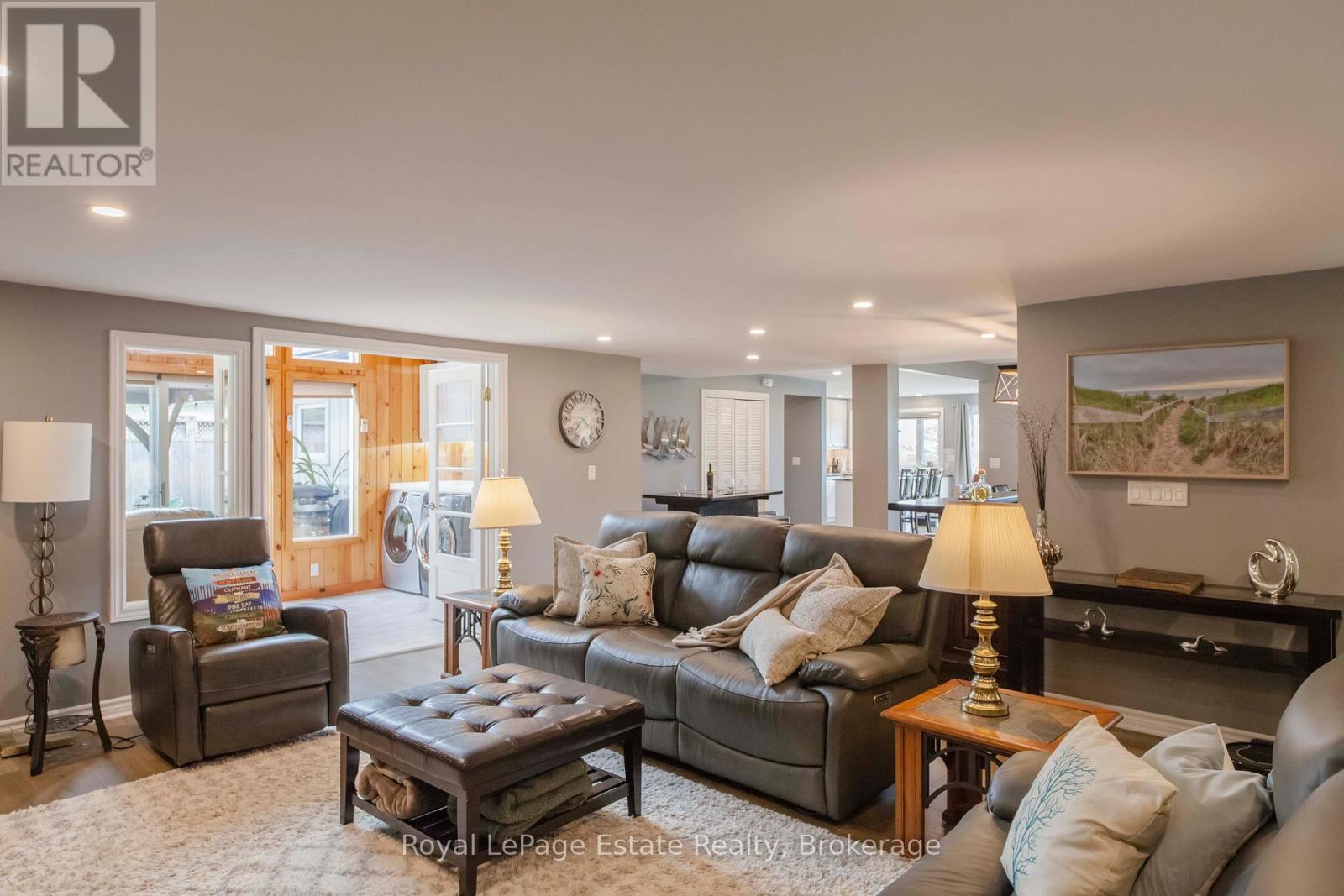 319 LAKESHORE BOULEVARD N - 27