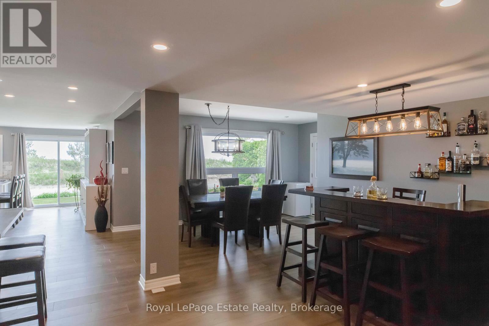 319 LAKESHORE BOULEVARD N - 28