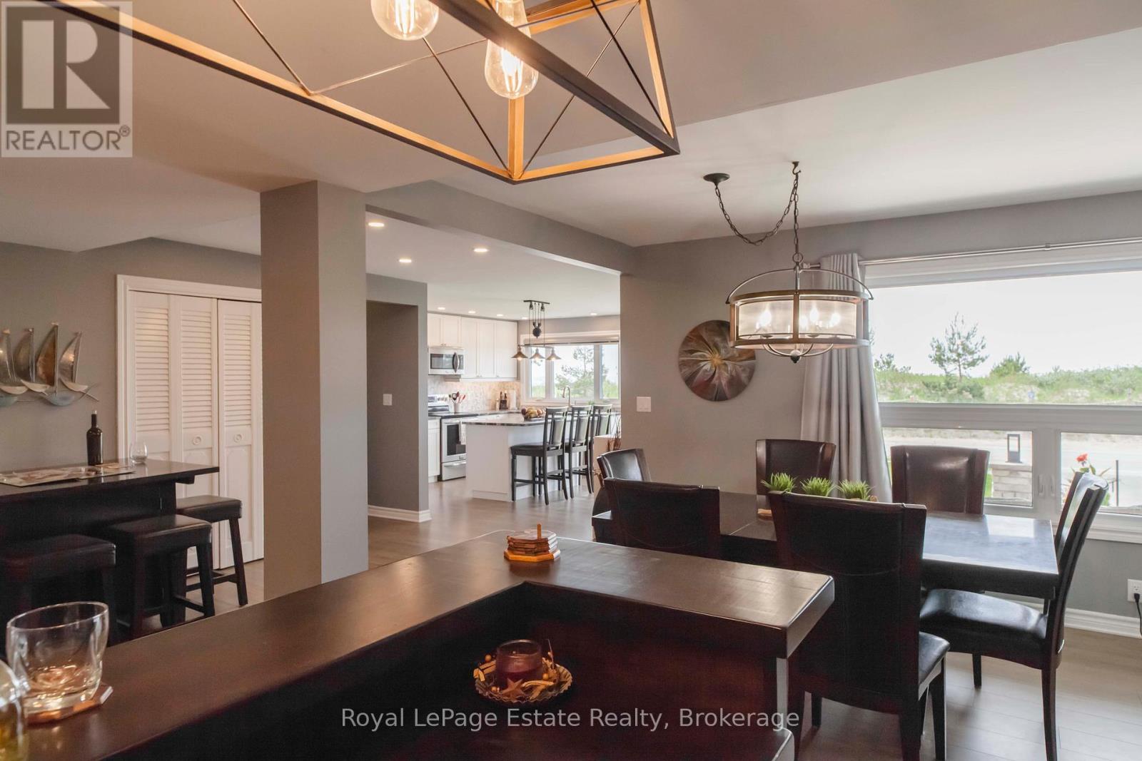 319 LAKESHORE BOULEVARD N - 29