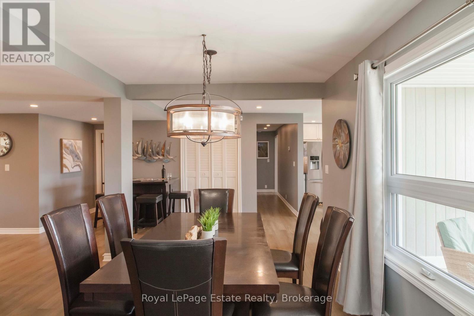 319 LAKESHORE BOULEVARD N - 30