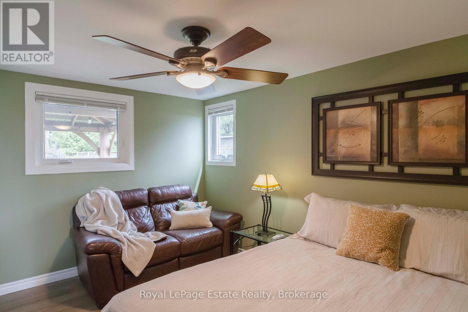 319 LAKESHORE BOULEVARD N - 33