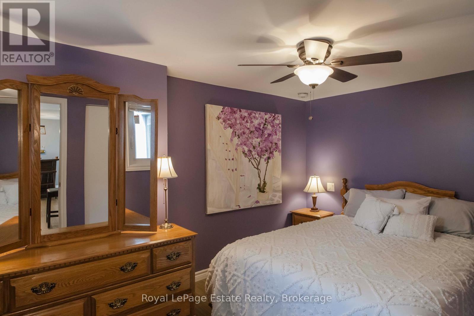 319 LAKESHORE BOULEVARD N - 34