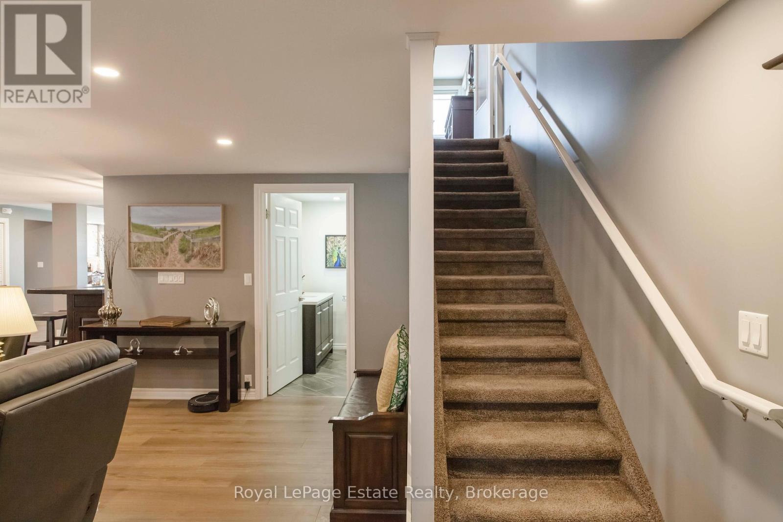 319 LAKESHORE BOULEVARD N - 36
