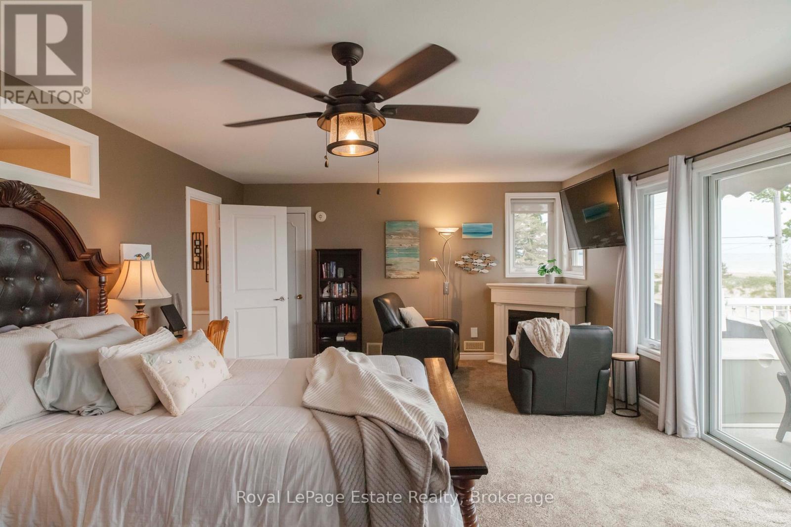 319 LAKESHORE BOULEVARD N - 38