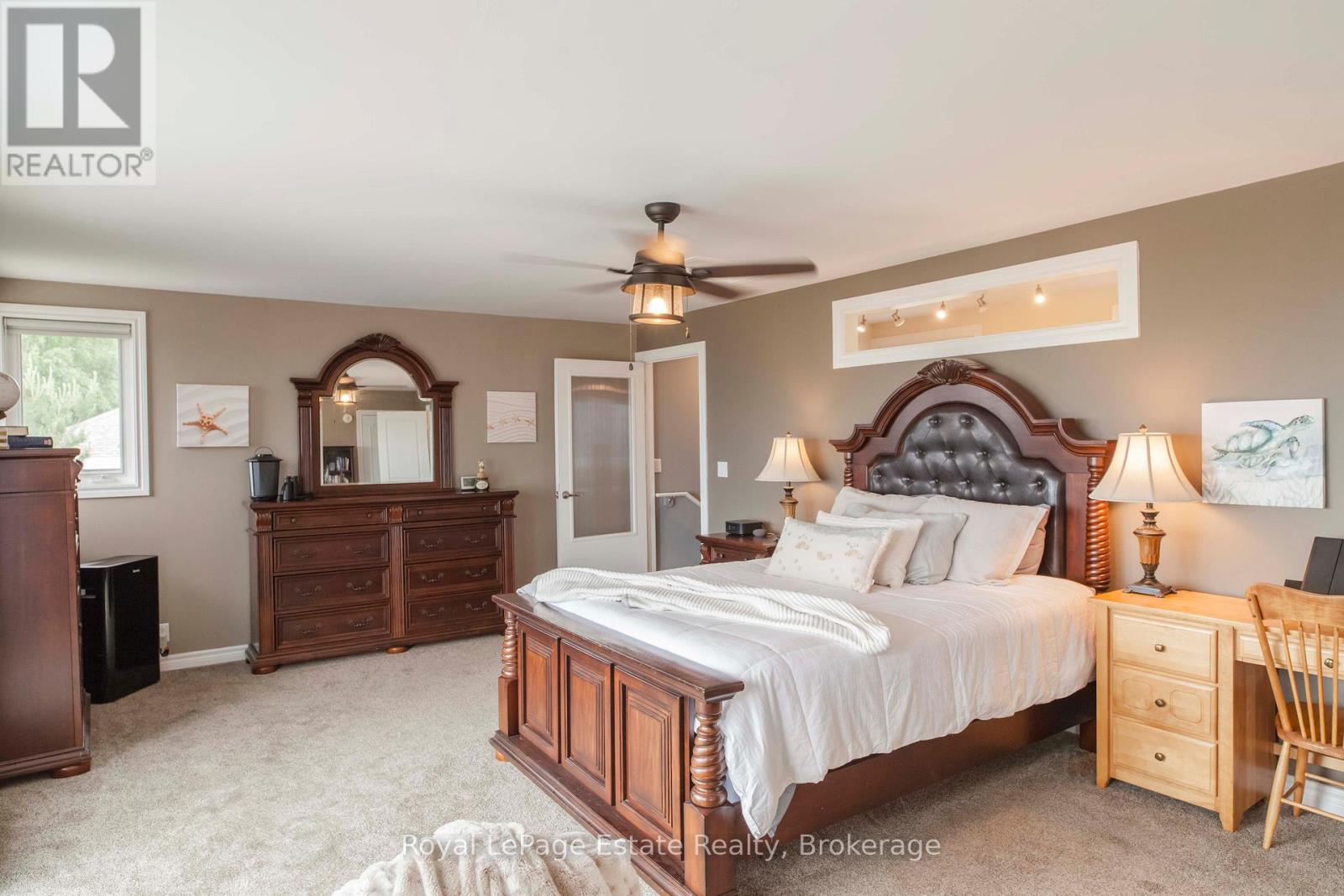 319 LAKESHORE BOULEVARD N - 42