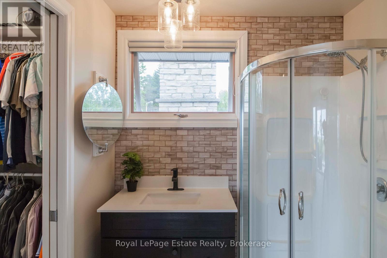 319 LAKESHORE BOULEVARD N - 43