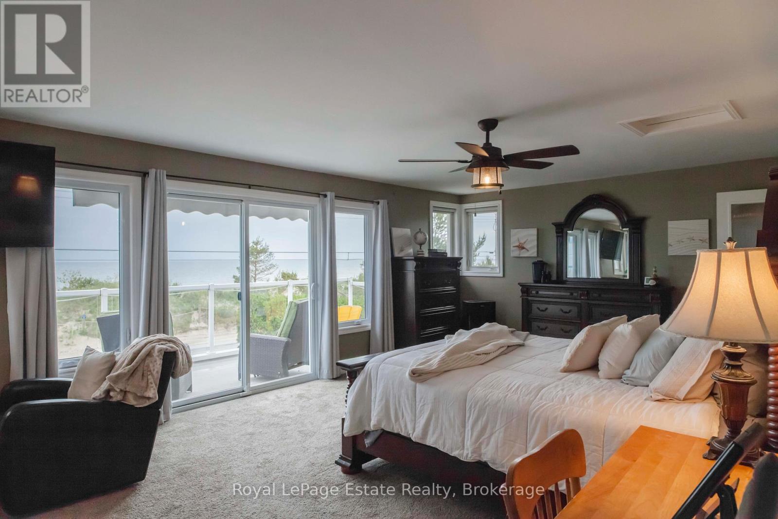 319 LAKESHORE BOULEVARD N - 44