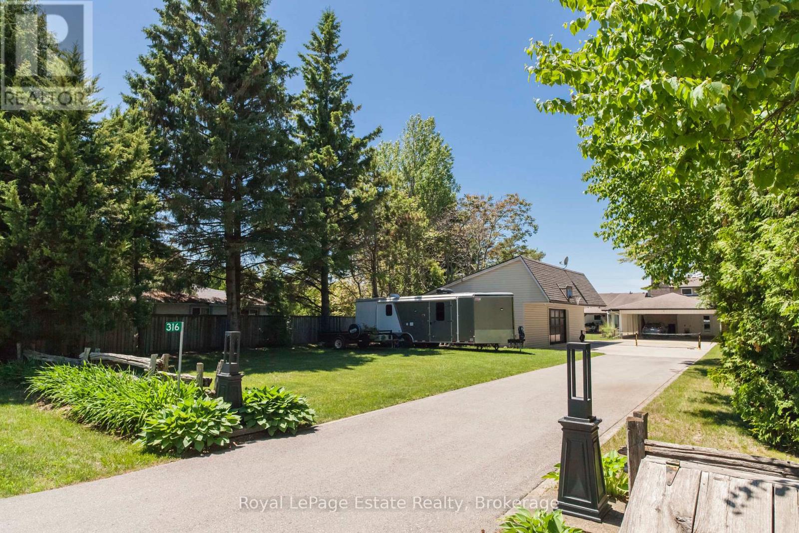 319 LAKESHORE BOULEVARD N - 46