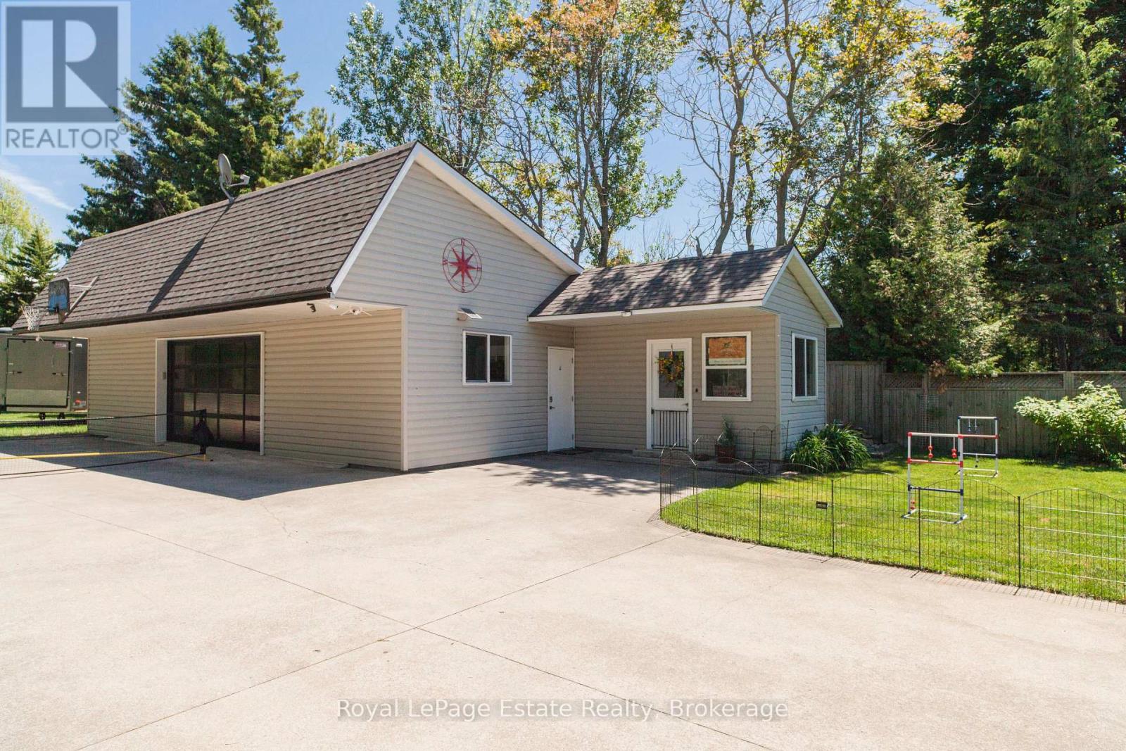 319 LAKESHORE BOULEVARD N - 48