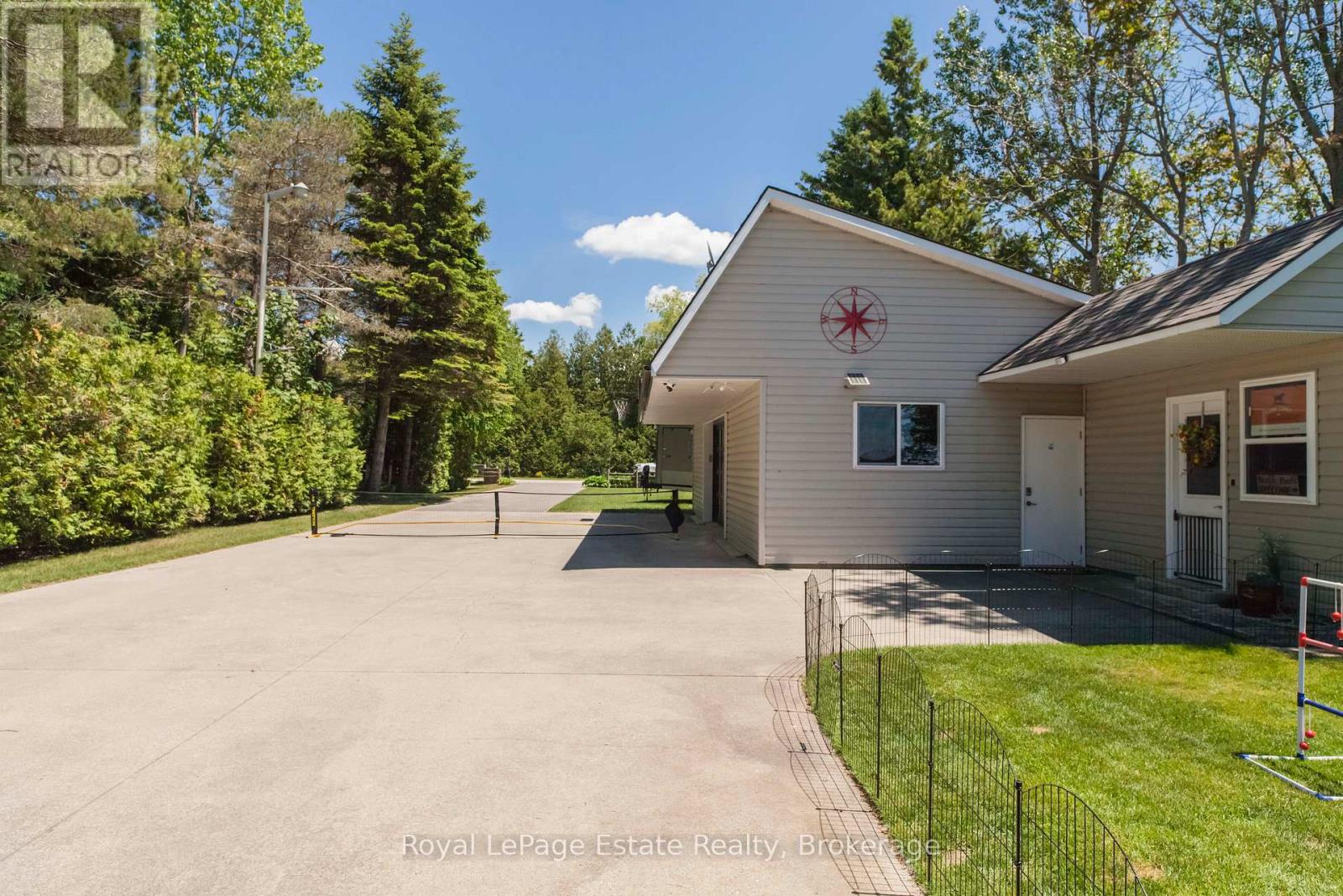 319 LAKESHORE BOULEVARD N - 49