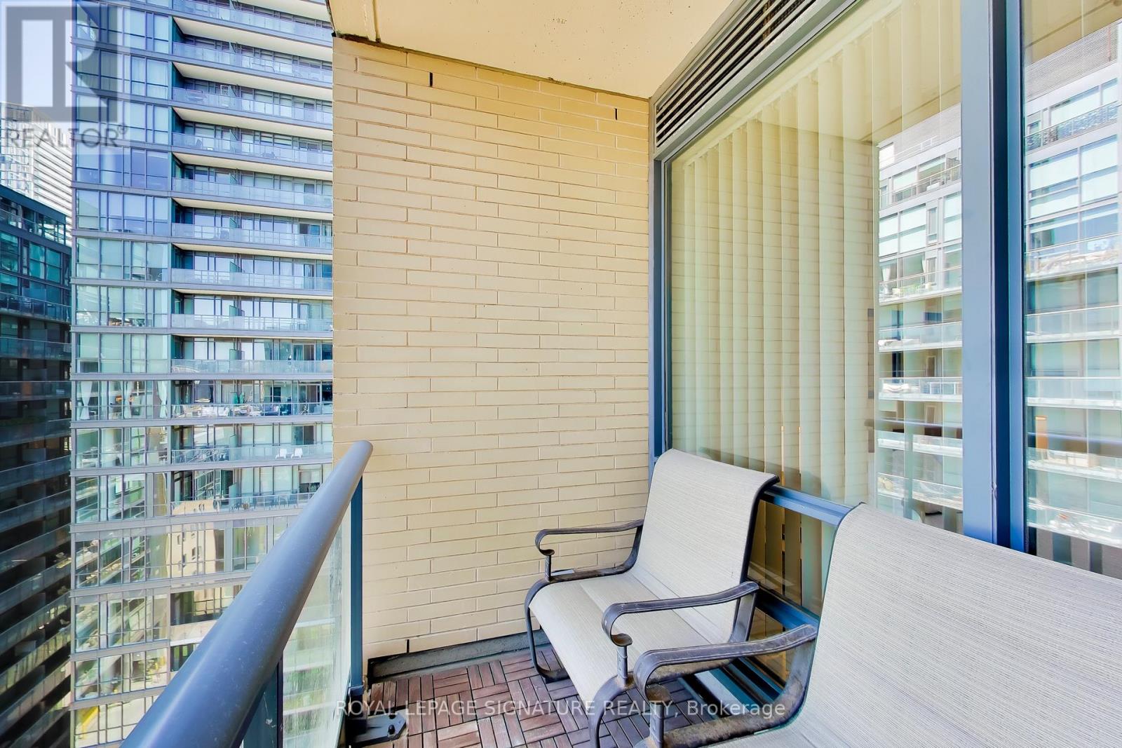 #1219 438 KING STREET W - 11