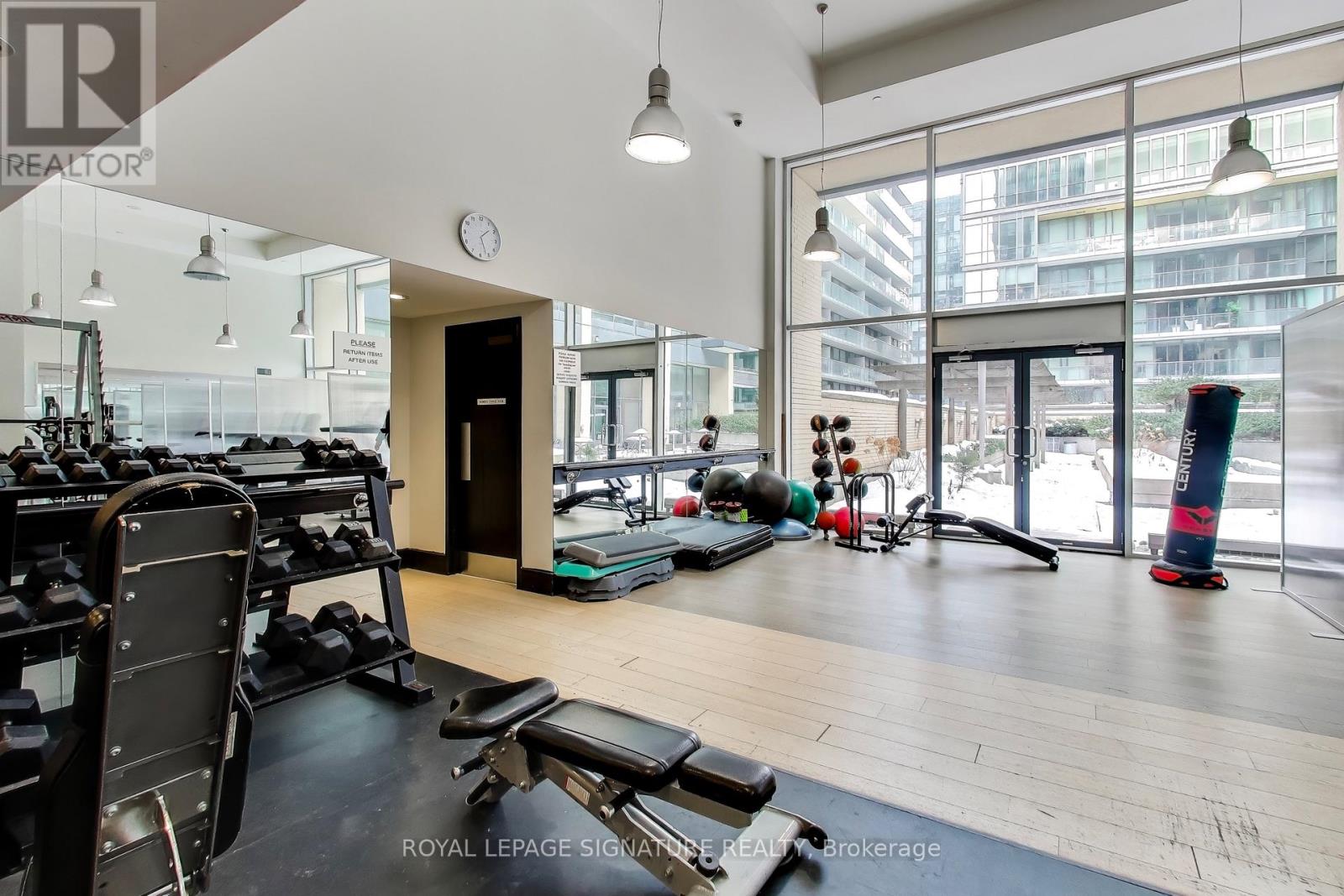 #1219 438 KING STREET W - 13
