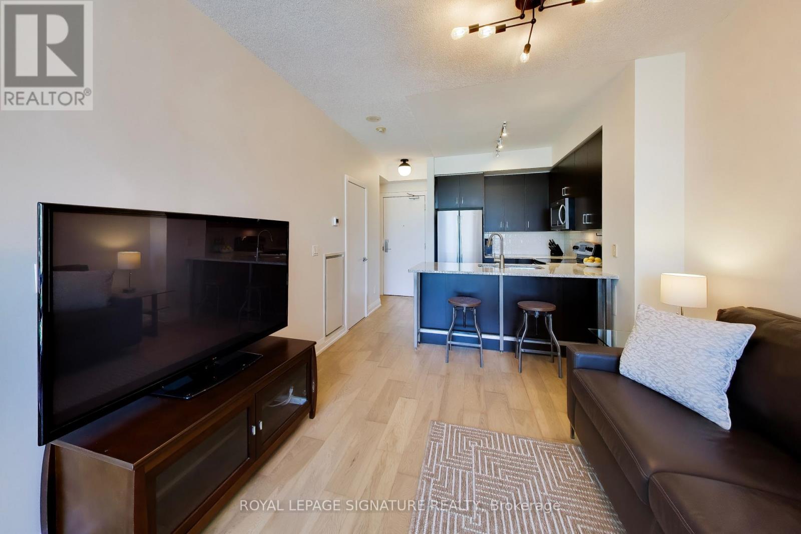#1219 438 KING STREET W - 4