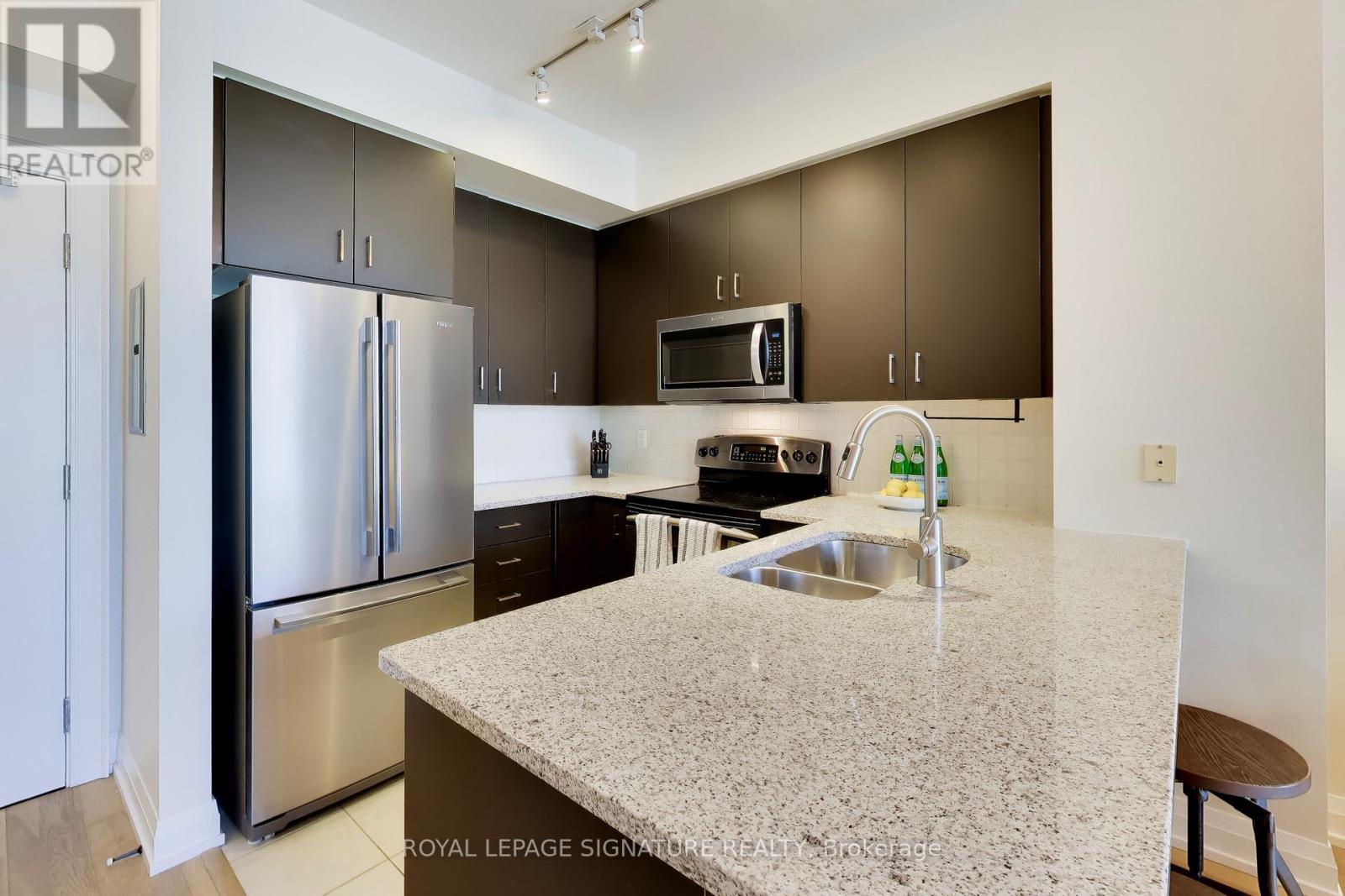 #1219 438 KING STREET W - 5