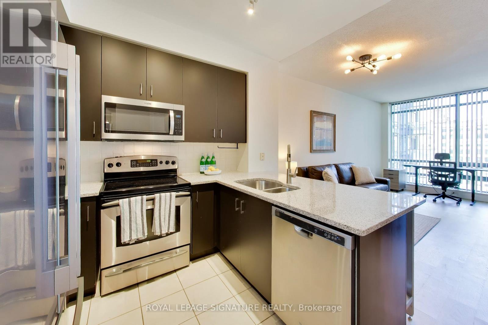 #1219 438 KING STREET W - 6