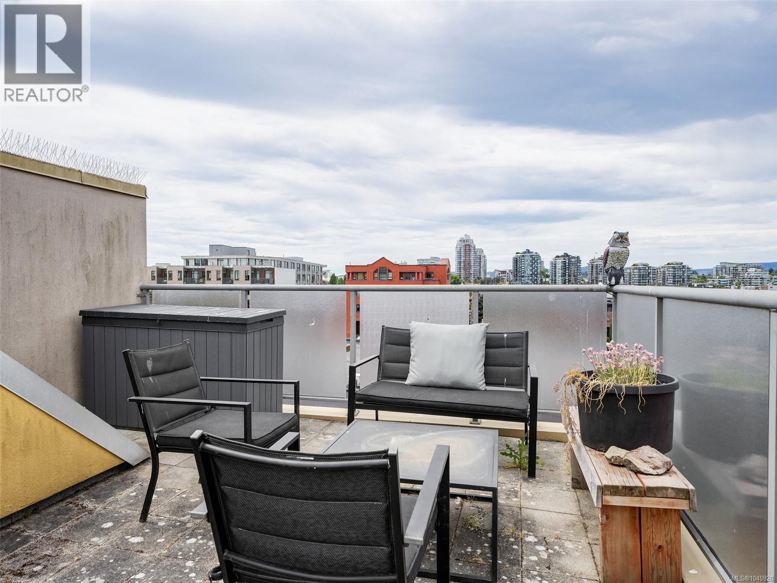 11 532 1/2 Fisgard Street, Victoria