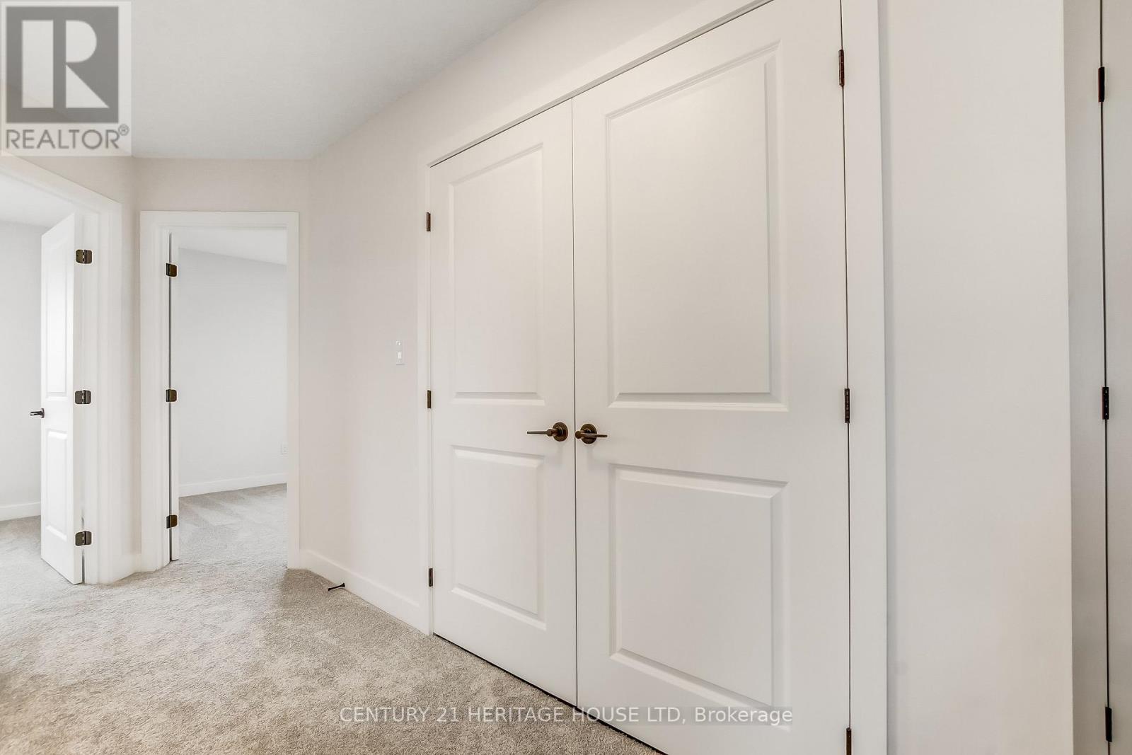 36 HAWKS GATE - 14