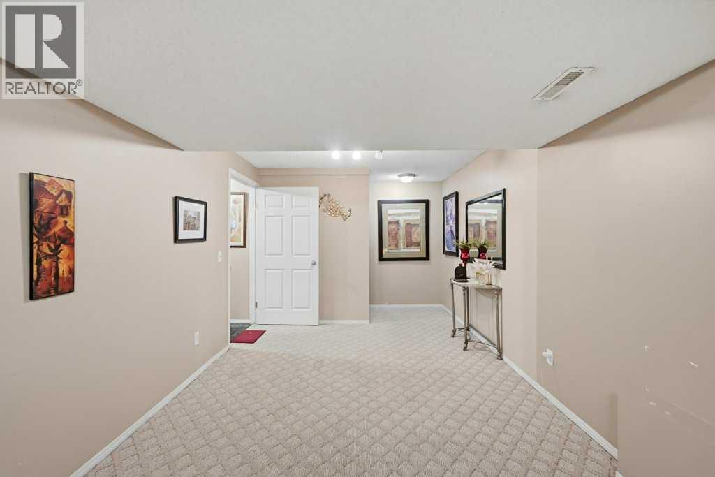 86 Saddlecrest Close NE - 34
