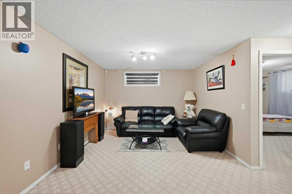 86 Saddlecrest Close NE - 35
