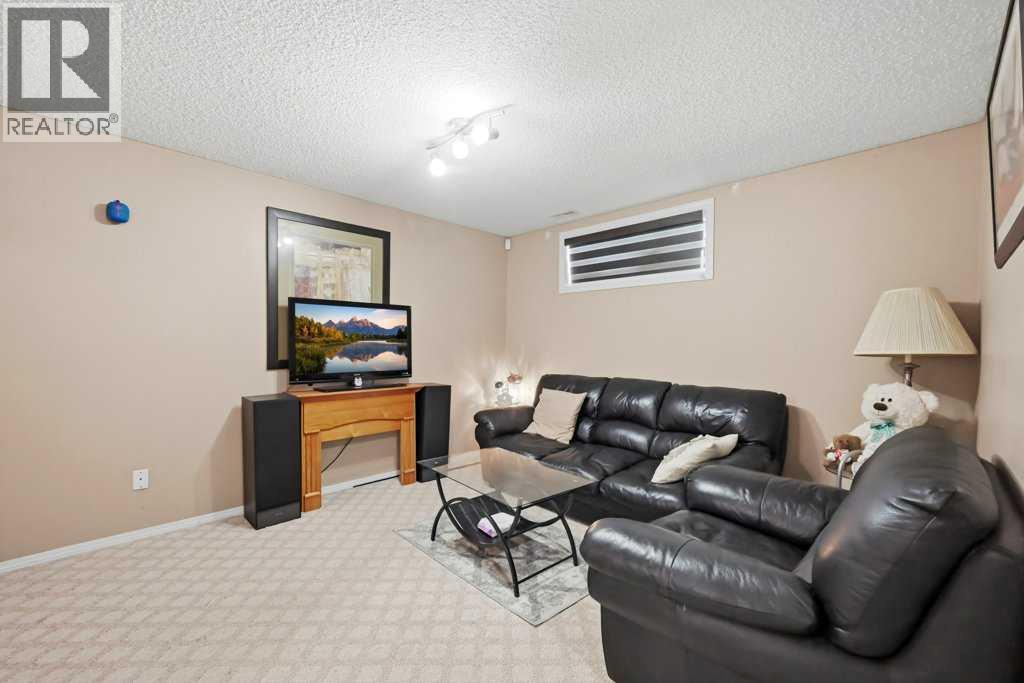 86 Saddlecrest Close NE - 36