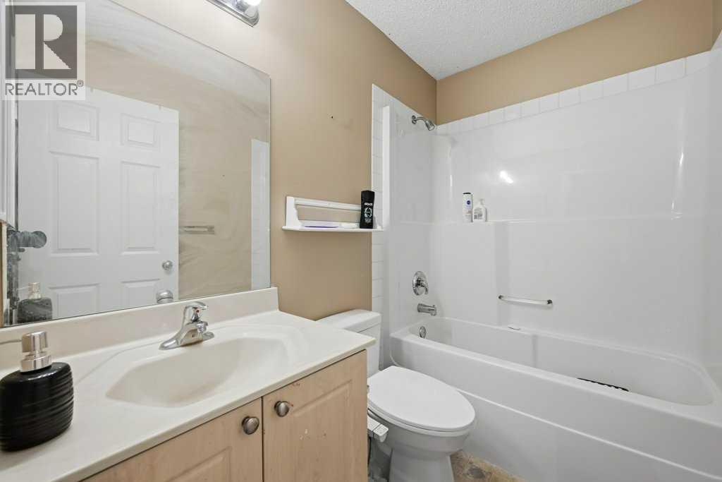 86 Saddlecrest Close NE - 23
