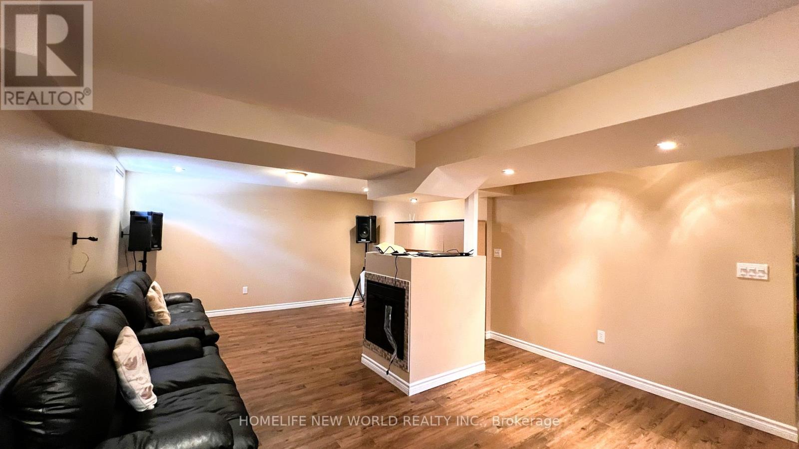 2485 BLUE HOLLY CRESCENT - 25